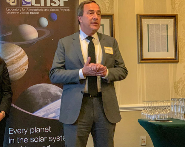 БЕЗ ПОДРШКЕ: Саветник НАСА за слетање на Месец поднео оставку