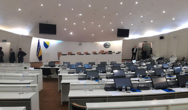 Бакиру смета што не ради парламент