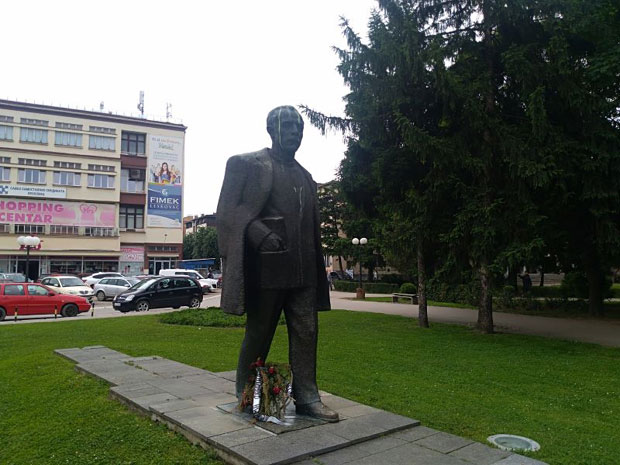 Коста пред гарнизон, а Тома на кеј