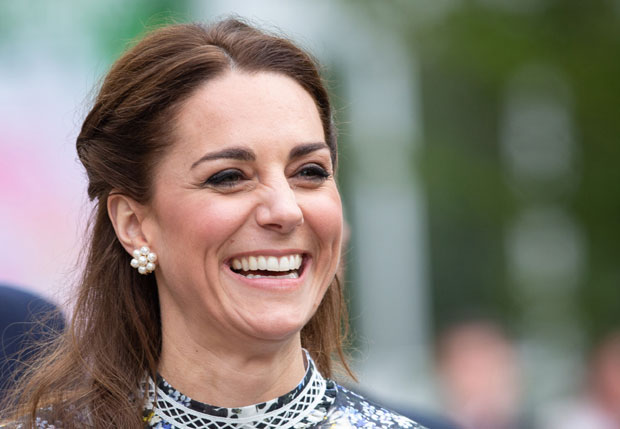 МИСТЕРИЈА КРАЉЕВСКЕ ПОРОДИЦЕ: Зашто Кејт Мидлтон стално носи фластере?