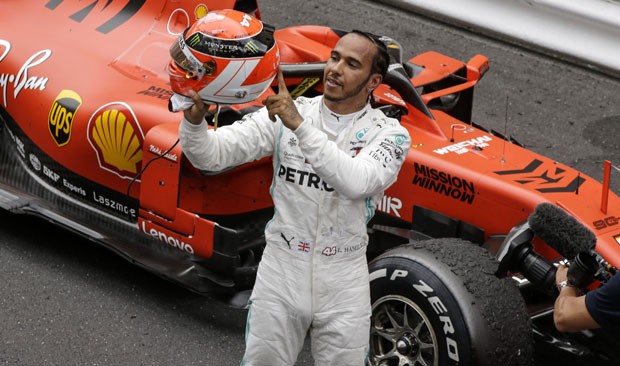 ЧЕТВРТА ТИТУЛА: Хамилтон за Никија Лауду