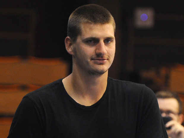 СОМБОРЦИ ПОНОСНИ НА ЈОКИЋА: Наш Никола и у паркићу као у НБА