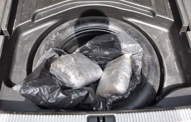 УХАПШЕН ЛОЗНИЧАНИН: „Пао“ са два килограма марихуане у точку