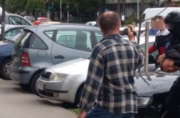 СВЕДОК ХАПШЕЊА ГОРАНА ЈАНКОВИЋА: Десеторица полицајаца га носила па убацила у марицу 