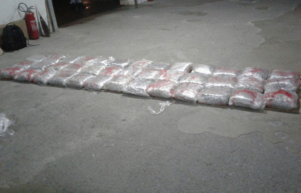 ЗАПЛЕНА ДРОГЕ У БЕОГРАДУ: У колима крио 39 килограма марихуане (ФОТО)