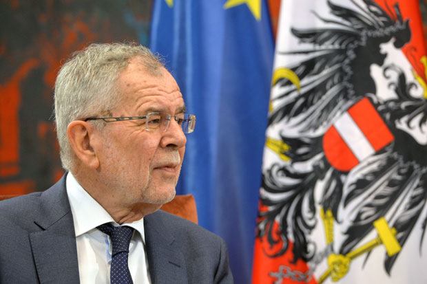 Аустријски председник формално распустио владу
