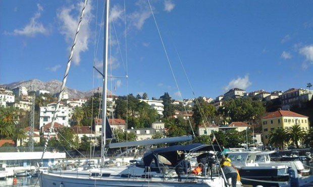 Новљани подељени око Шквера