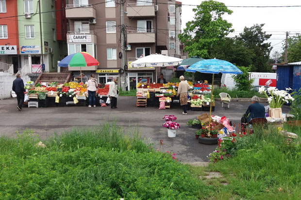 Жарково: Закупци остају без тезги