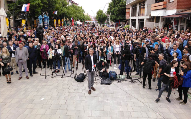 НИСТЕ НАС УПЛАШИЛИ: Порука Срба са скупа у северној Косовској Митровици (ФОТО+ВИДЕО)