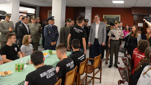 Вучић: Спречићемо иживљaвање над Србима