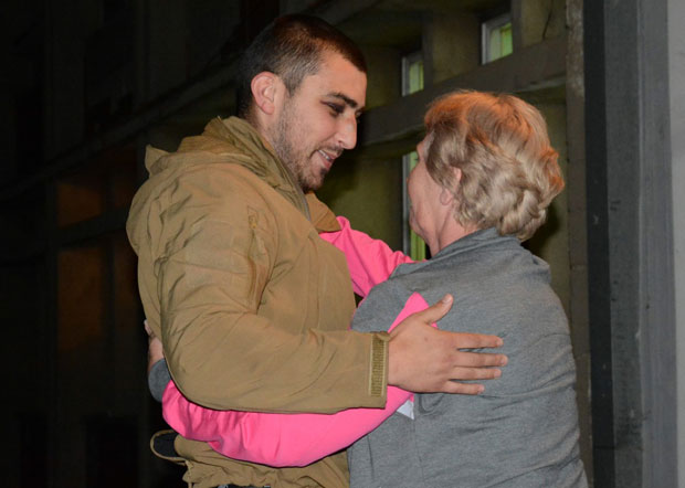 ИСПОВЕСТ ЖЕНЕ КОЈОЈ ЈЕ РОСУ УХАПСИО СУПРУГА И СИНА: Преживели су тортуру, поломљена су им ребра и имају подливе по целом телу (ФОТО)