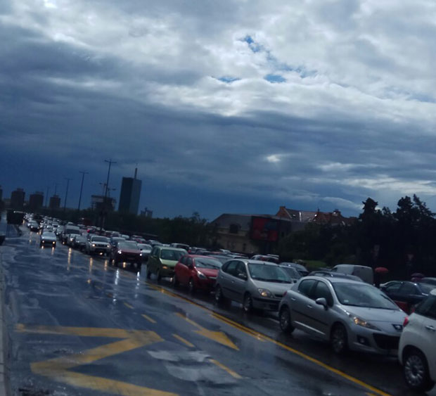 РХМЗ УПОЗОРАВА: Наранџасти метеоаларм у Срему, Банату и Бачку, у Београду невреме (ВИДЕО)