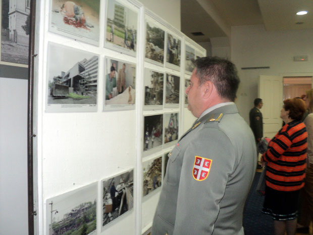 ПОТРЕСНО СВЕДОЧАНСТВО О 78 ДАНА НАТО АГРЕСИЈЕ: Фото-записи из 1999: пред Врањанцима
