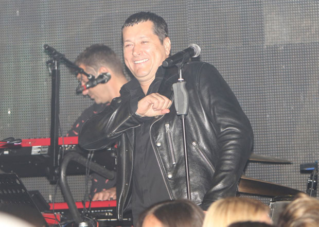 ВЕСЕЉЕ ТРАЈАЛО ДО ЈУТРА: Ацо Пејовић окупио београдски џет-сет на наступу (ФОТО)