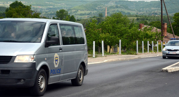 ТРОЈИЦА АЛБАНАЦА НАПАЛА ДВОЈИЦУ СРБА: Тражили да купе њиву па претили пиштољем