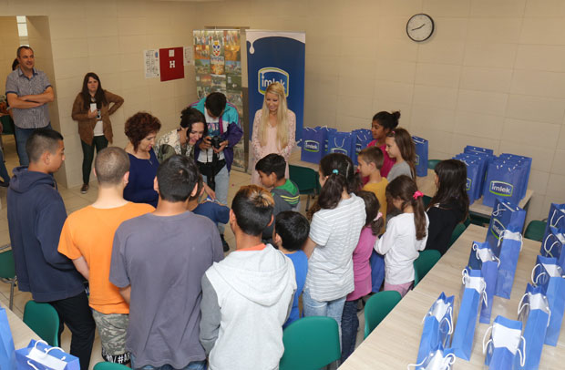 Моја Кравица млечни пакетићи за децу из домова широм Србије 