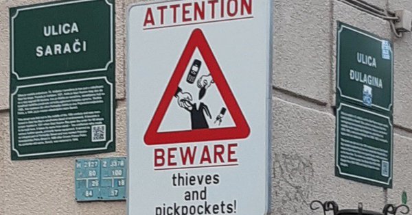 Сарајево: На улици постављен знак који упозорава на лопове