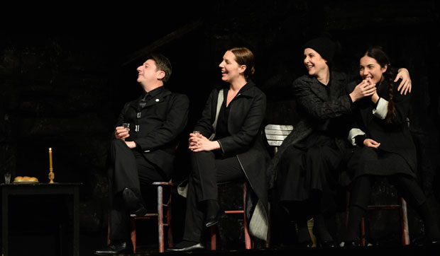 СЛИКЕ КОСМЕТСКЕ ДРАМЕ: Представа приштинског позоришта Ивкова слава у Призрену у Београду