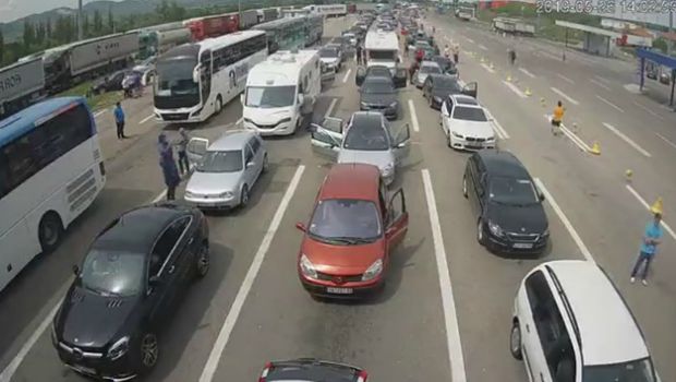 АКО ИДЕТЕ У ГРЧКУ ЗАОБИЂИТЕ ПРЕШЕВО: Хаос на улазу и излазу из Србије