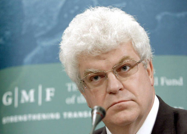 Чижов: ЕУ не сме да гледа кроз прсте Приштини