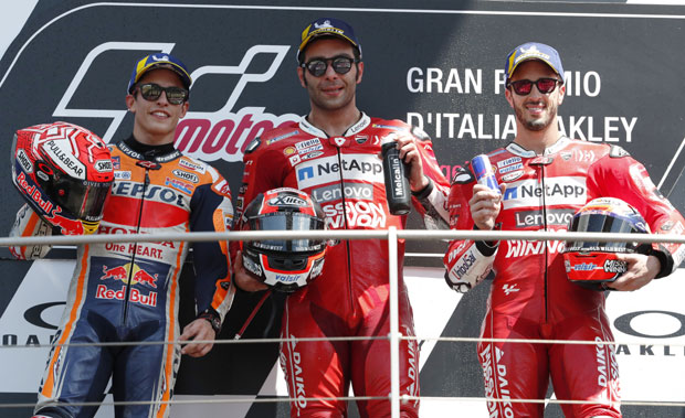 МОТО ГП: Петручио славио, Роси пао