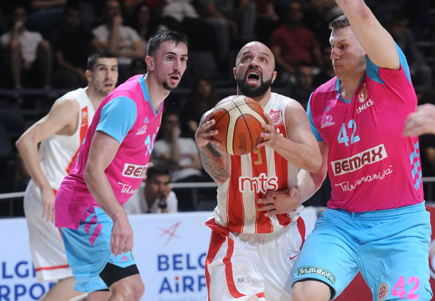 ЗВЕЗДА ТРОЈКАМА СРУШИЛА МЕГУ: Црвено-бели тешком муком повели на старту плеј-офа