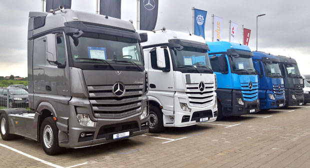 АКТРОС ПРВА ЗВЕЗДА: Мерцедес-Бенц - Дан отворених врата у Центру комерцијалних возила 