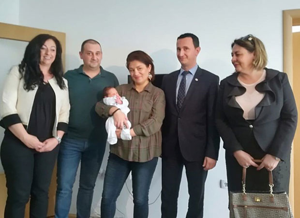 ВАНТЕЛЕСНА ОПЛОДЊА У ТРЕБИЊУ: Удружење Бебе добило стоту бебу