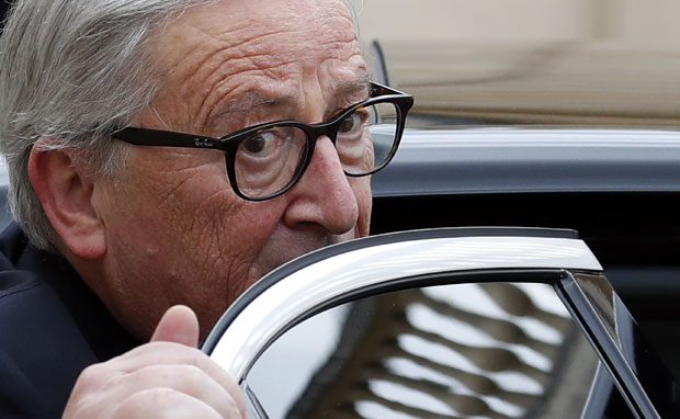 “МУКЕ” ЈУНКЕРОВЕ: Немам ни резиденцију ни авион, Трамп није веровао кад сам журио на лет 