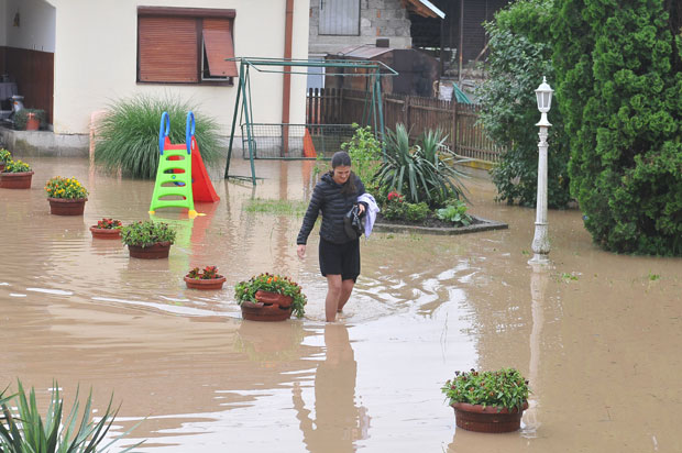 ОПРЕЗ: Ево шта никако не смете да радите када крену бујичне поплаве 