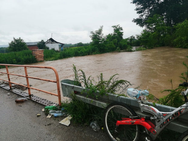 Под водом више од 600 објеката и евакуисано 312 људи; Ванредна ситуација у Деспотовцу и на делу општине Љиг