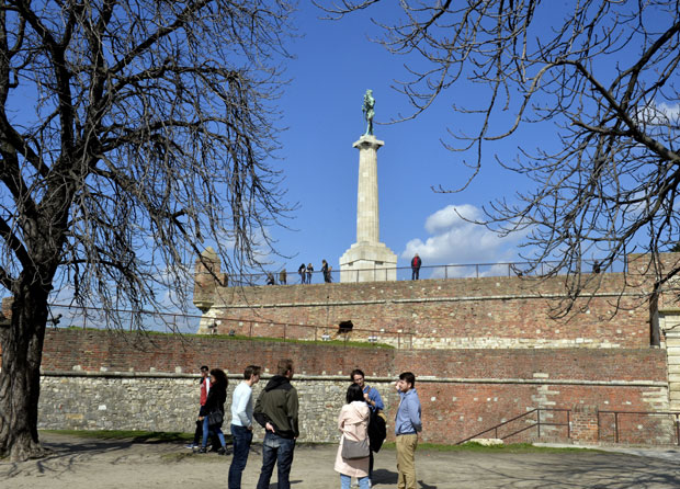 Дечак пао са висине од два метра на Калемегдану, хитно превезен у Ургентни