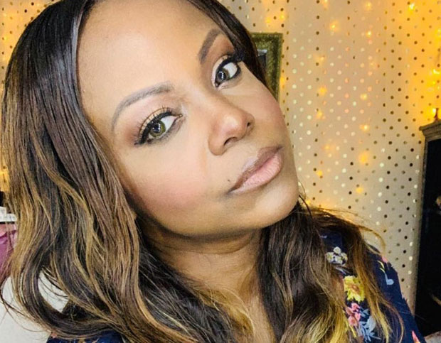 Продала преко Фејсбука своје силиконе за груди