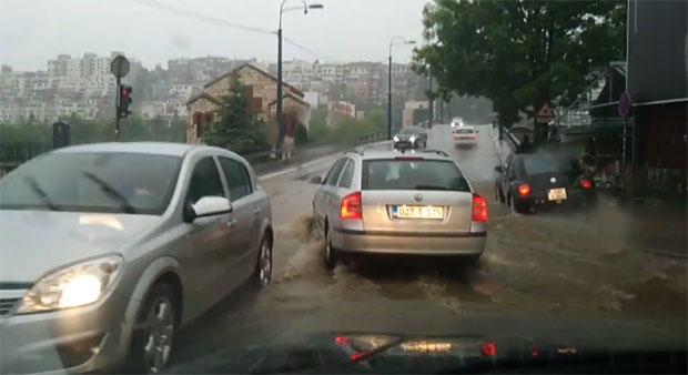 Због снажног невремена поплављен део Сарајева (ВИДЕО)
