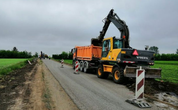 КОМШИЈЕ УКЛАЊАЈУ КРАТЕРЕ: Кула и Оџаци реконструишу пут Крушчић - Бачки Грачац