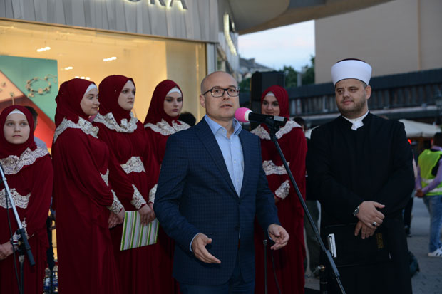 НОВИ САД ОТВОРЕНОГ СРЦА: Поводом рамазанског празника муслимана приређена Бајрамска софра 