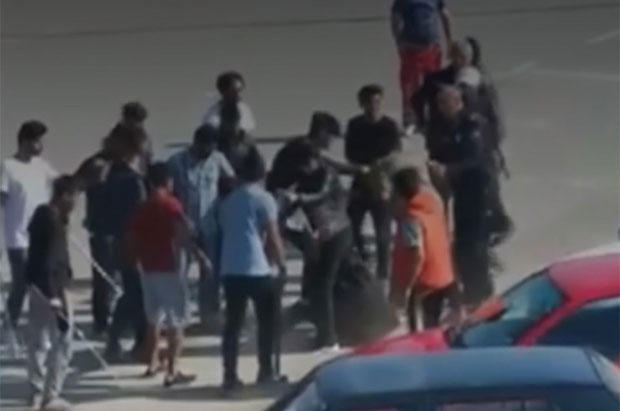 Настављени нереди миграната у Великој Кладуши, шесторо депортовано