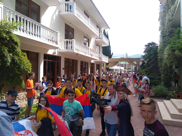 ДОЧЕК РУСКИХ ВРШЊАКА: Деца из Србије на одмору у Сочију