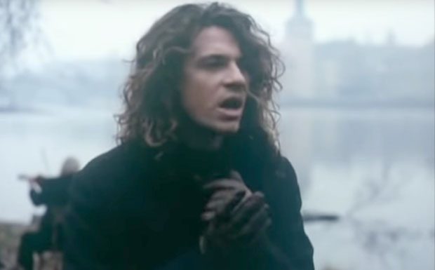 БОНО И КАЈЛИ У ФИЛМУ: Објављен трејлер за документарац о Мајклу Хачинсу (ВИДЕО)