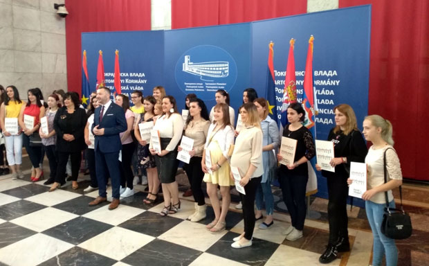 ПОДРШКА СЕЛУ И ПОРОДИЦИ: Милион динара младима за куповину кућа