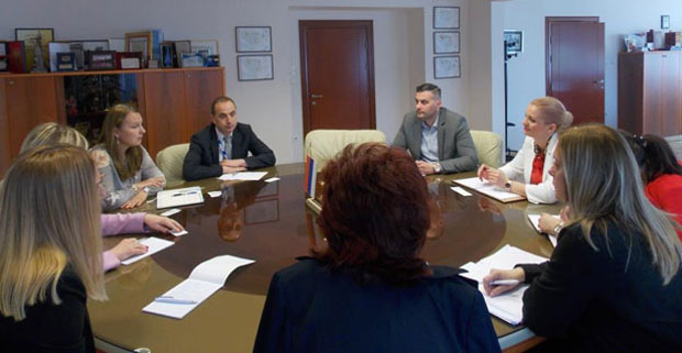 Дигитализација дела уџбеника за лакше ђачке торбе