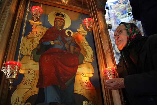 КОРВАНА У ЦРКВАМА: Сав новац од икона иде у џепове свештеника