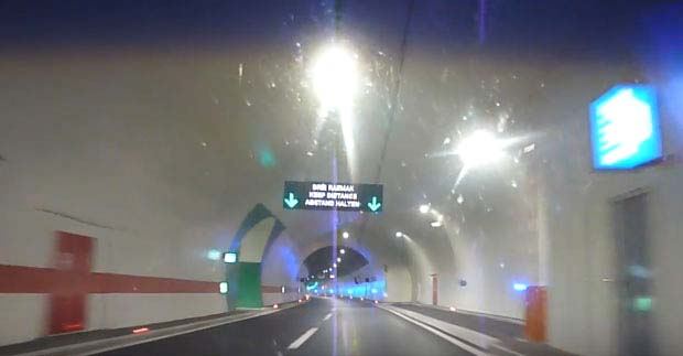 ЗАКУЦАЛИ СЕ У ЗИД ТУНЕЛА: Страдао професор Алмир Бркић, супруга и ћерка (ВИДЕО)