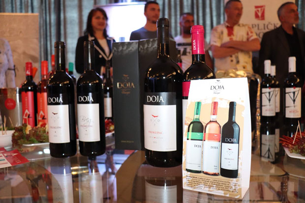 САЈАМ ВИНА И ХРАНЕ У БЛАЦУ: Врхунске презентације у хотелу „ИН“