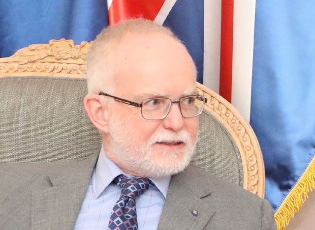 ШПИЈУНКА: Без преводиоца