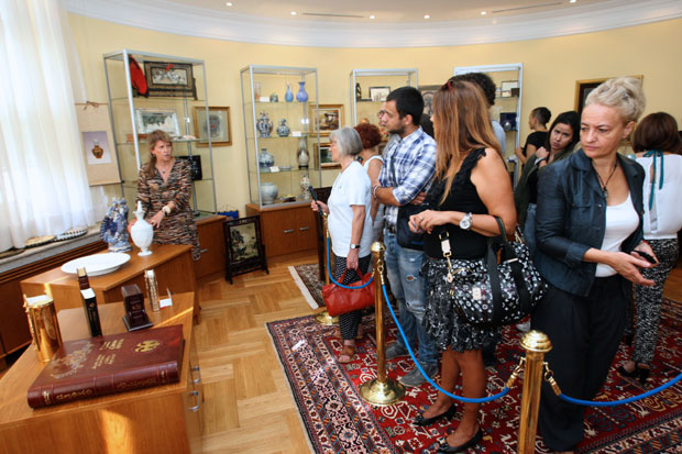 НОВОСТИ ИСТРАЖУЈУ: Какве су поклоне добили највиши функционери?