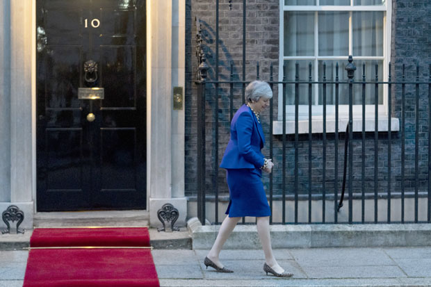 Брегзит иселио Терезу Меј из Даунинг стрита
