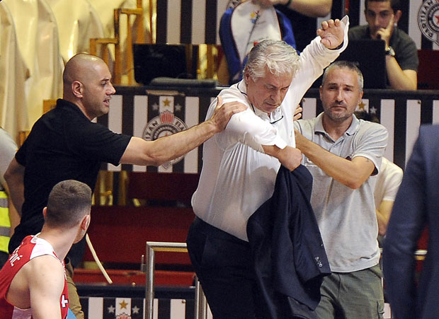 КРАТАК ПРЕКИД У „ПИОНИРУ“: Митровић удаљен са клупе ФМП-а