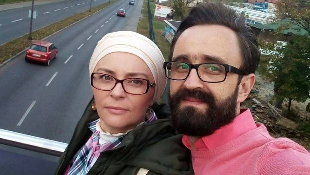 МИСТЕРИЈА ПОГИБИЈЕ ОЦА, МАЈКЕ И ЋЕРКЕ: У стану пронађено опроштајно писмо, оставили укључен плин и откључана улазна врата (ФОТО)