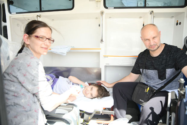 МАЛА АНЂЕЛА СТИГЛА У БЕОГРАД: Једва чекам да загрлим сестру